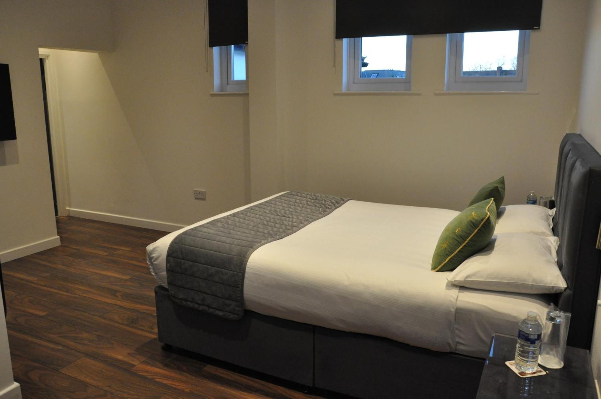 Hotel Nap Inn Barnet Buitenkant foto