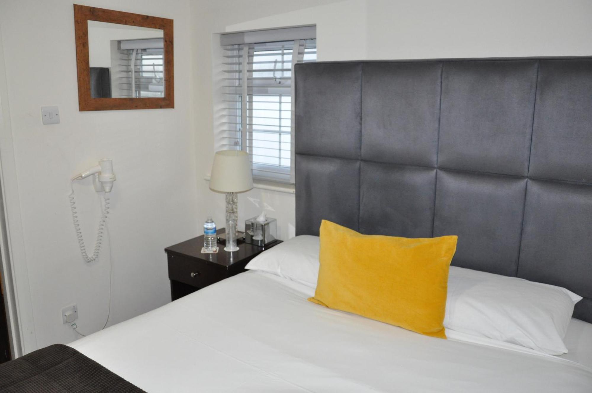 Hotel Nap Inn Barnet Buitenkant foto